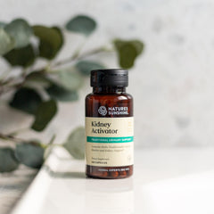 Nature's Sunshine ingredientes naturales enebro perejil uva ursi unidos para apoyo renal