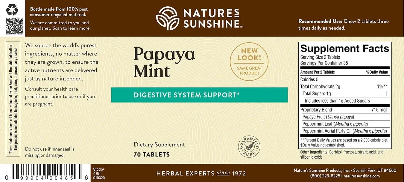 Persona usando Nature's Sunshine tras la comida para apoyo digestivo y aliento fresco