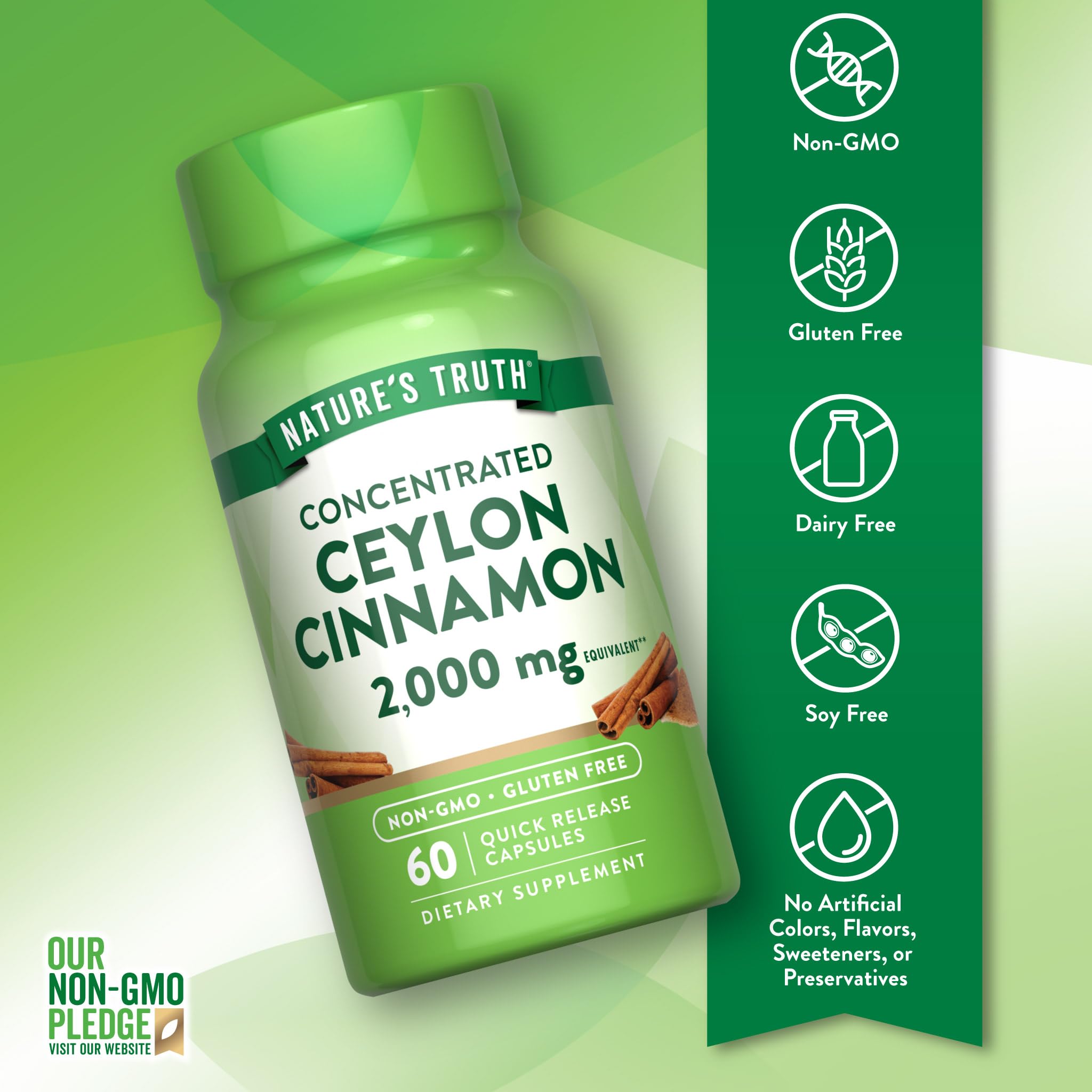 Nature's Truth cápsula de Ceylon Cinnamon en mano para comparar tamaño y dosis