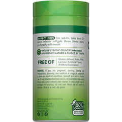 Nature's Truth softgel en mano mostrando tamaño y facilidad de ingestión