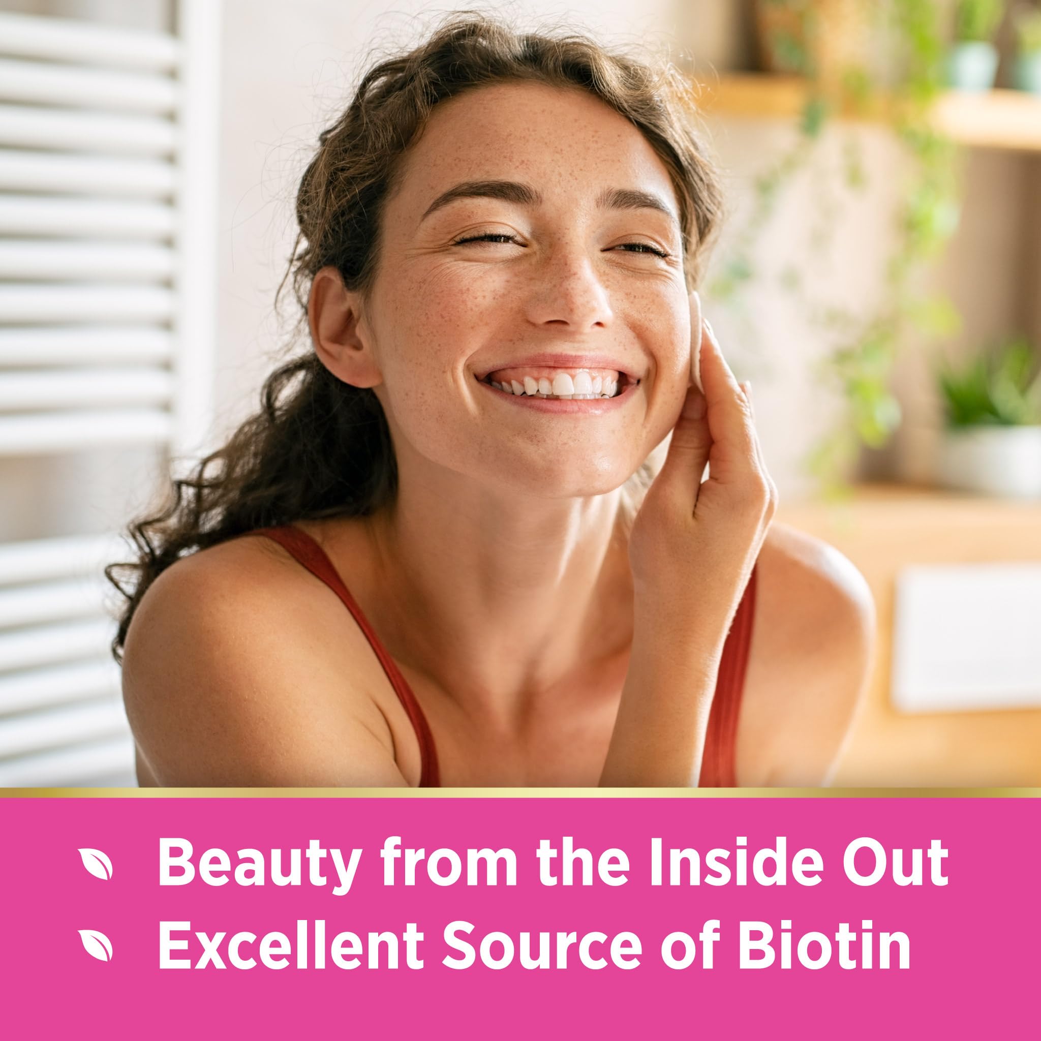 Nature's Truth softgel en mano para comparar tamaño y facilidad de ingesta