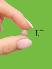 Tableta Nature's Truth Melatonin 5 mg en la mano lista para disolverse, práctica