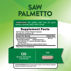 Nature's Truth primer plano de cápsula de Saw Palmetto enfatizando textura y pureza