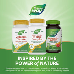 Nature's Way persona tomando cápsula con agua, apoyo al metabolismo diario