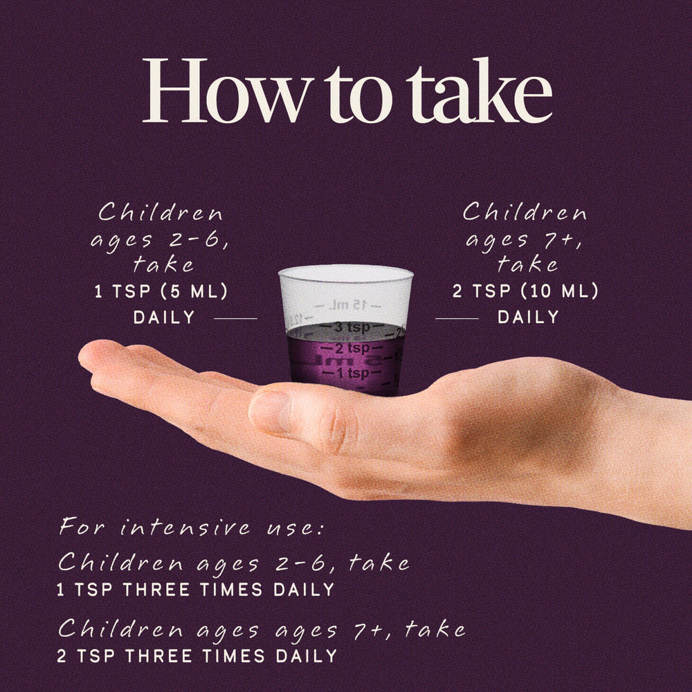 Nature's Way Sambucus botella abierta con jarabe visible, uso fácil y práctico