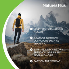NaturesPlus cápsula en mano para comparar tamaño y dosis práctica