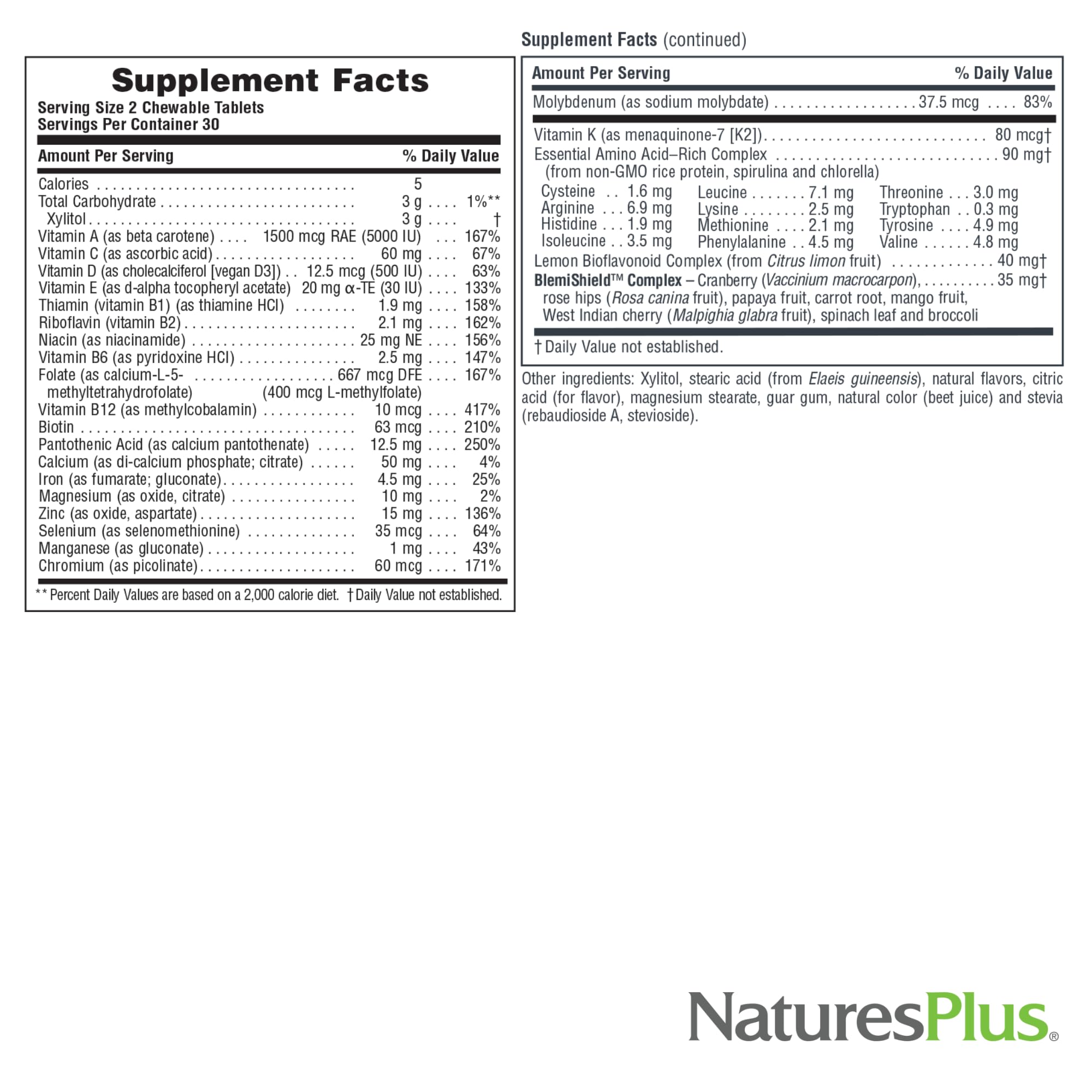NaturesPlus adolescente tomando tableta masticable para adherencia diaria