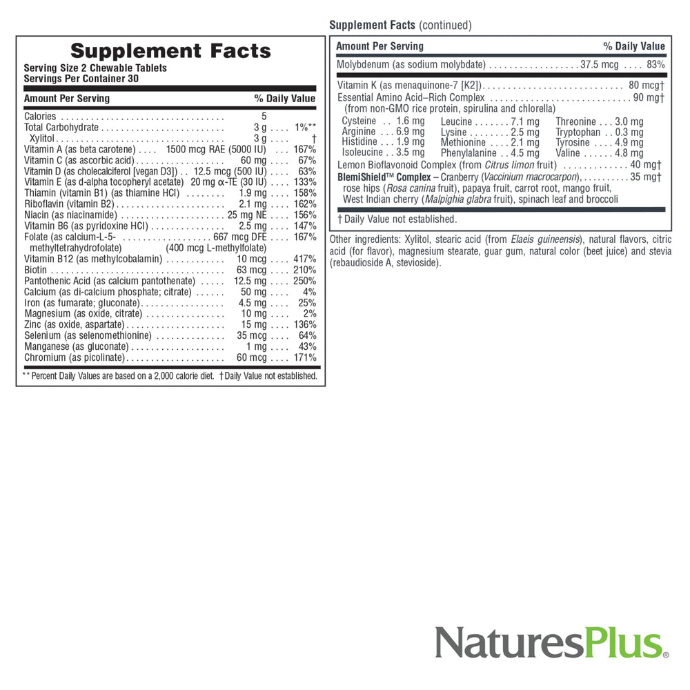 NaturesPlus adolescente tomando tableta masticable para adherencia diaria