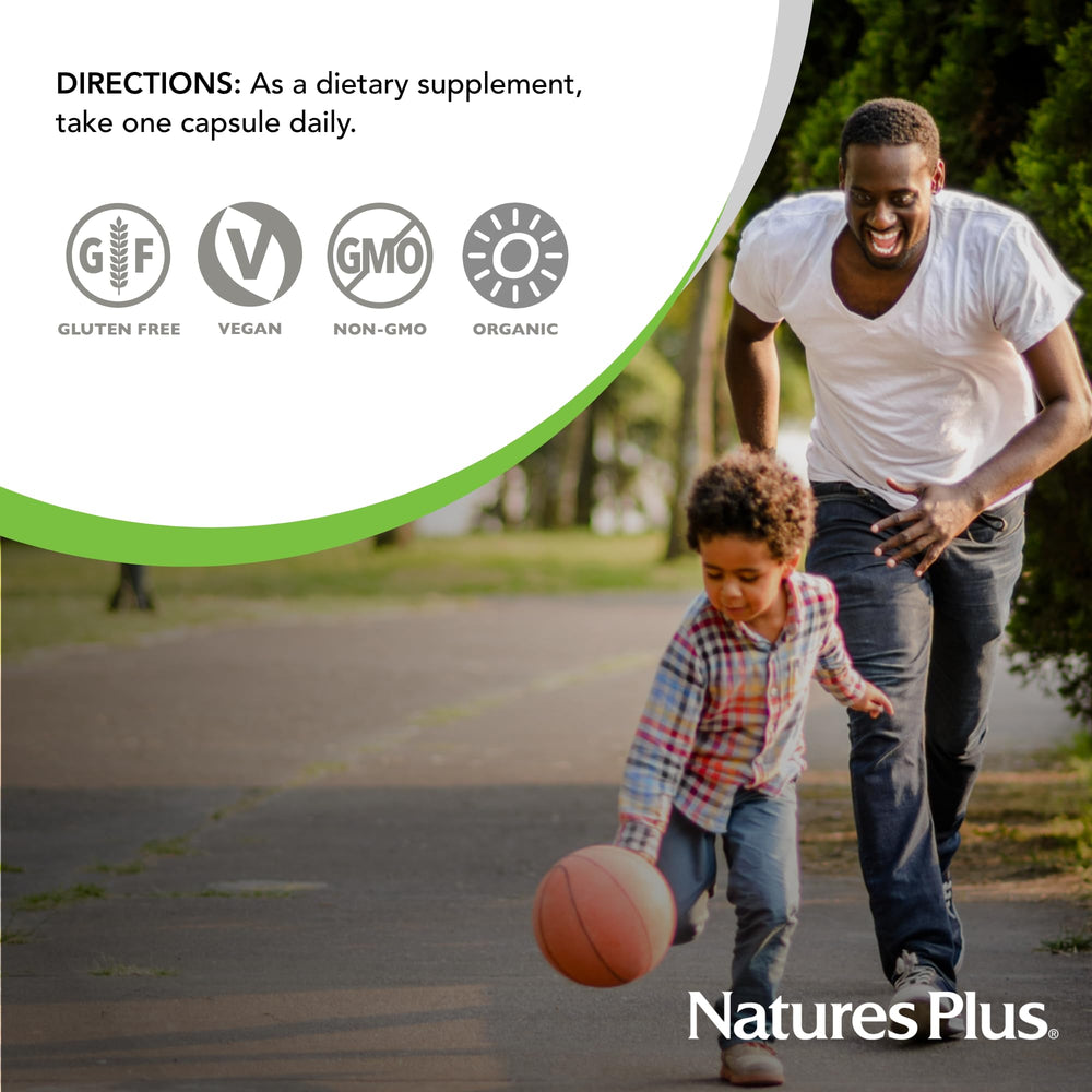 Frasco de NaturesPlus Vitamin K2 en cocina natural sugiriendo estilo de vida saludable