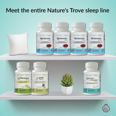Envase de Nature's Trove sobre mesita de noche junto a gafas, fácil incorporación nocturna