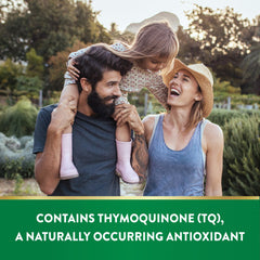 Nature's Truth softgels en mano para mostrar tamaño y facilidad de toma