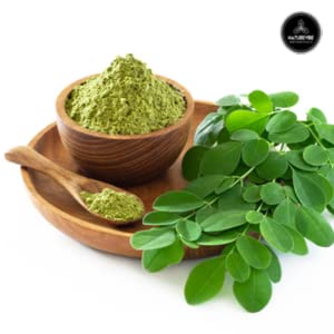 Naturevibe Botanicals moringa espolvoreada en plato para cocinar