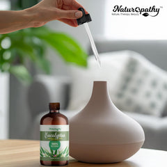 NATUROPATHY NATURE mano aplicando aceite diluido para masaje controlado