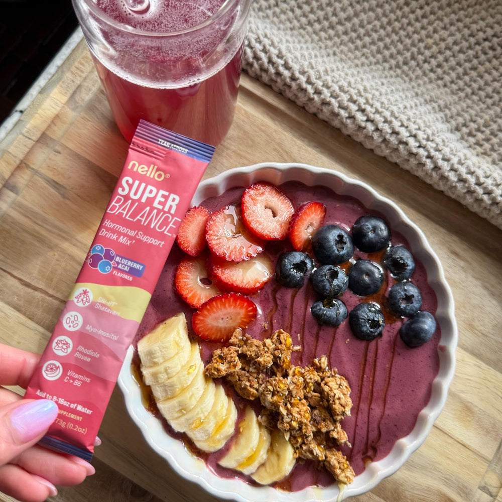 Nello en cocina junto a frutas, integración lifestyle saludable