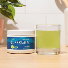 Nello Supercalm ingredientes clave en cucharas para ver L‑Theanine y ashwagandha