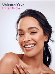 Píldoras NeoCell en primer plano, enfoque en etiqueta y beneficios para piel.