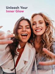 Escena de estilo de vida con NeoCell junto a productos de cuidado facial y espejo