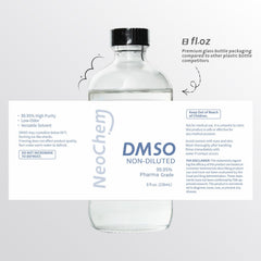 NeoChem DMSO en uso en laboratorio sobre mesa con viales demostrando aplicación técnica