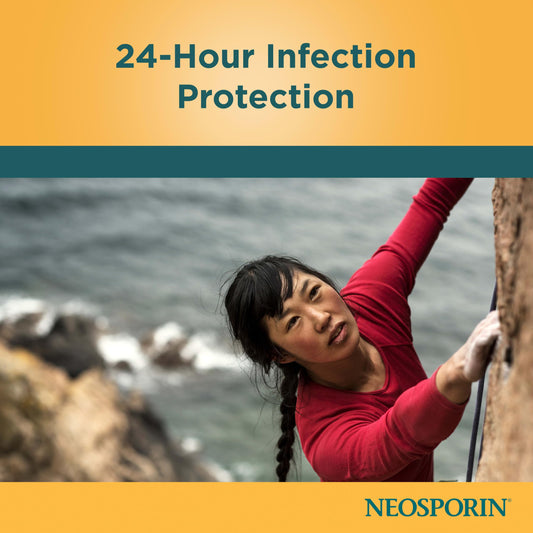 Textura cremosa de Neosporin en primer plano, humectación visible para curación