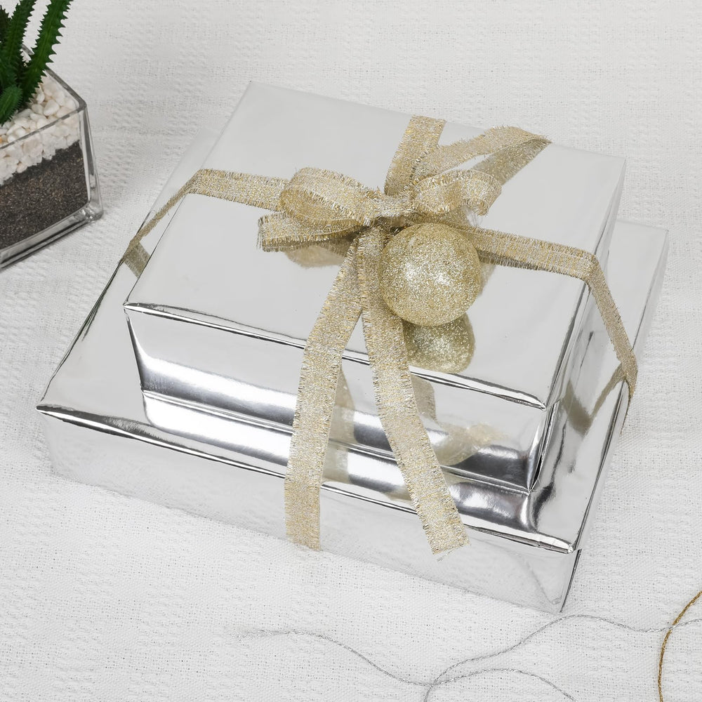 NESCCI caja de regalo envuelta con papel plateado que realza la presentación