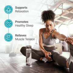 Nested Naturals cápsulas en mano indicando dosis práctica y veganismo