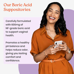 NewLife Naturals supositorio en mano ilustrando tamaño y aplicación cómoda