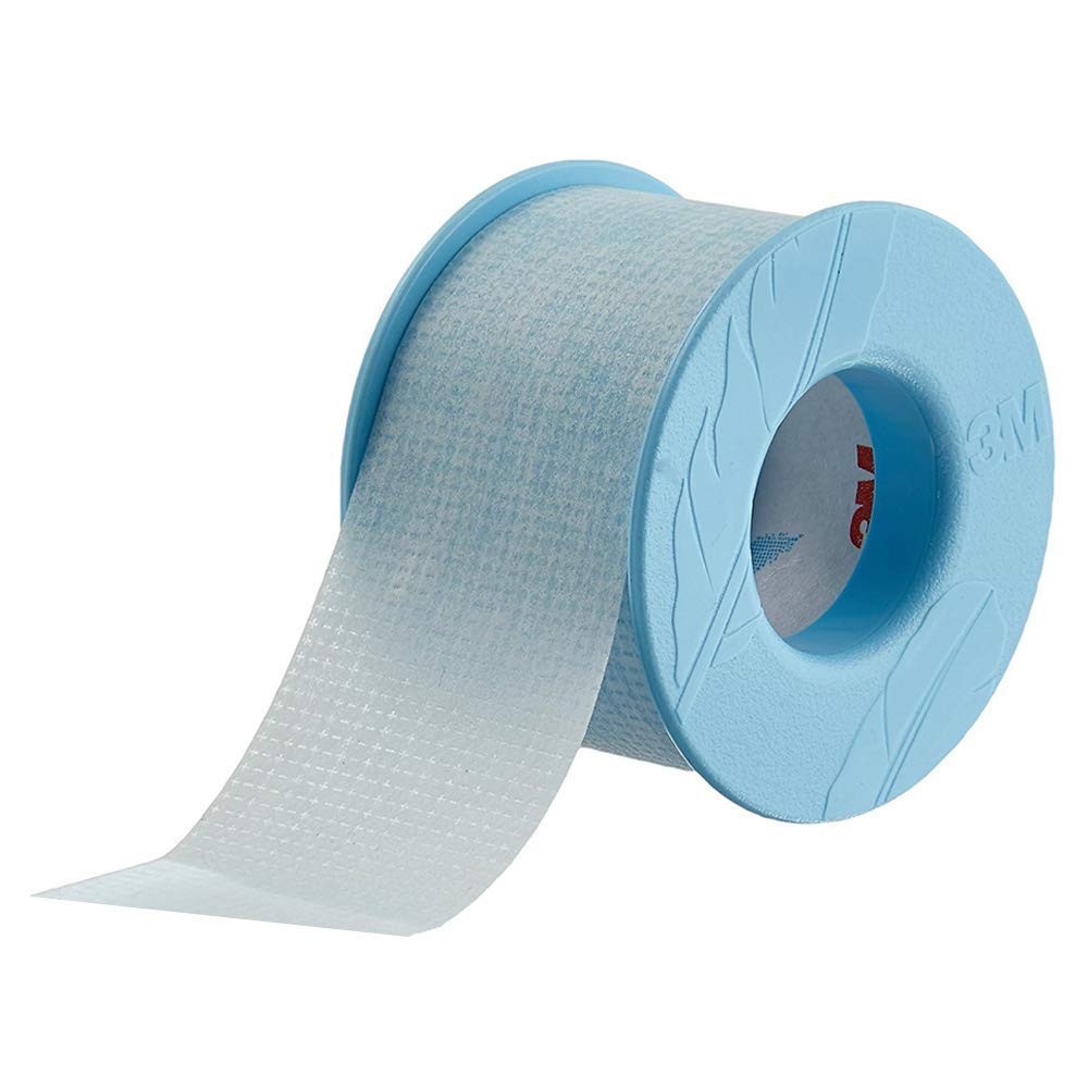 Nexcare primer plano del rollo mostrando textura y adhesión suave