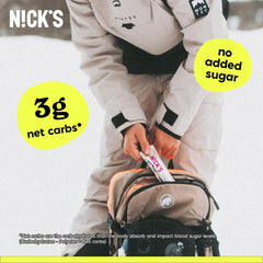 N!CK'S corte transversal que muestra textura fudgy y núcleo proteico