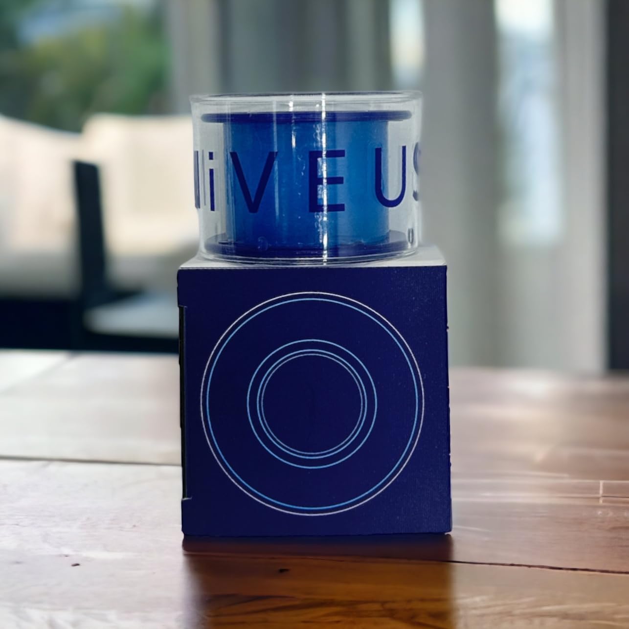 Niveus etiqueta visible con certificaciones que inspira confianza