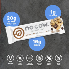 No Cow primer plano de textura cookie dough y chips, sugerente y apetecible