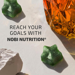 Escena de desayuno con Nobi Nutrition integradas en rutina activa y saludable