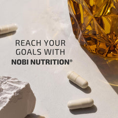 Nobi Nutrition raíz de ashwagandha y cápsulas destacando origen orgánico