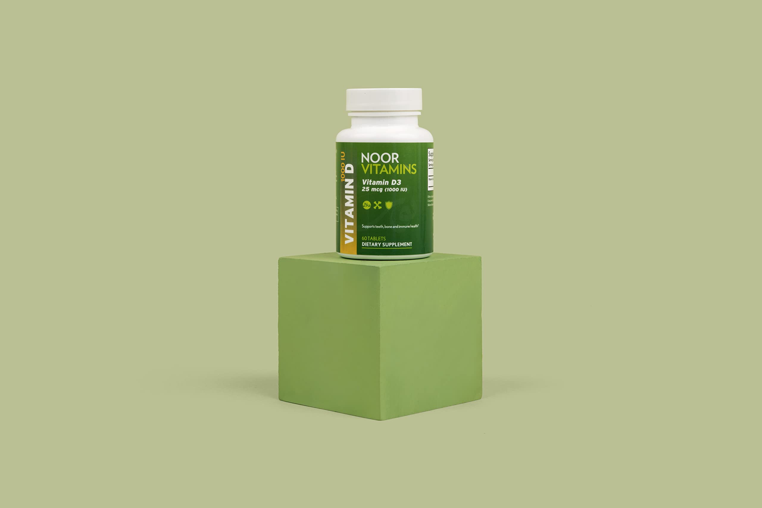 Noor Vitamins persona activa tomando tableta para salud diaria
