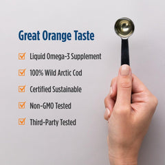 Cucharadita con producto Nordic Naturals lista para tomar y facilitar la dosificación