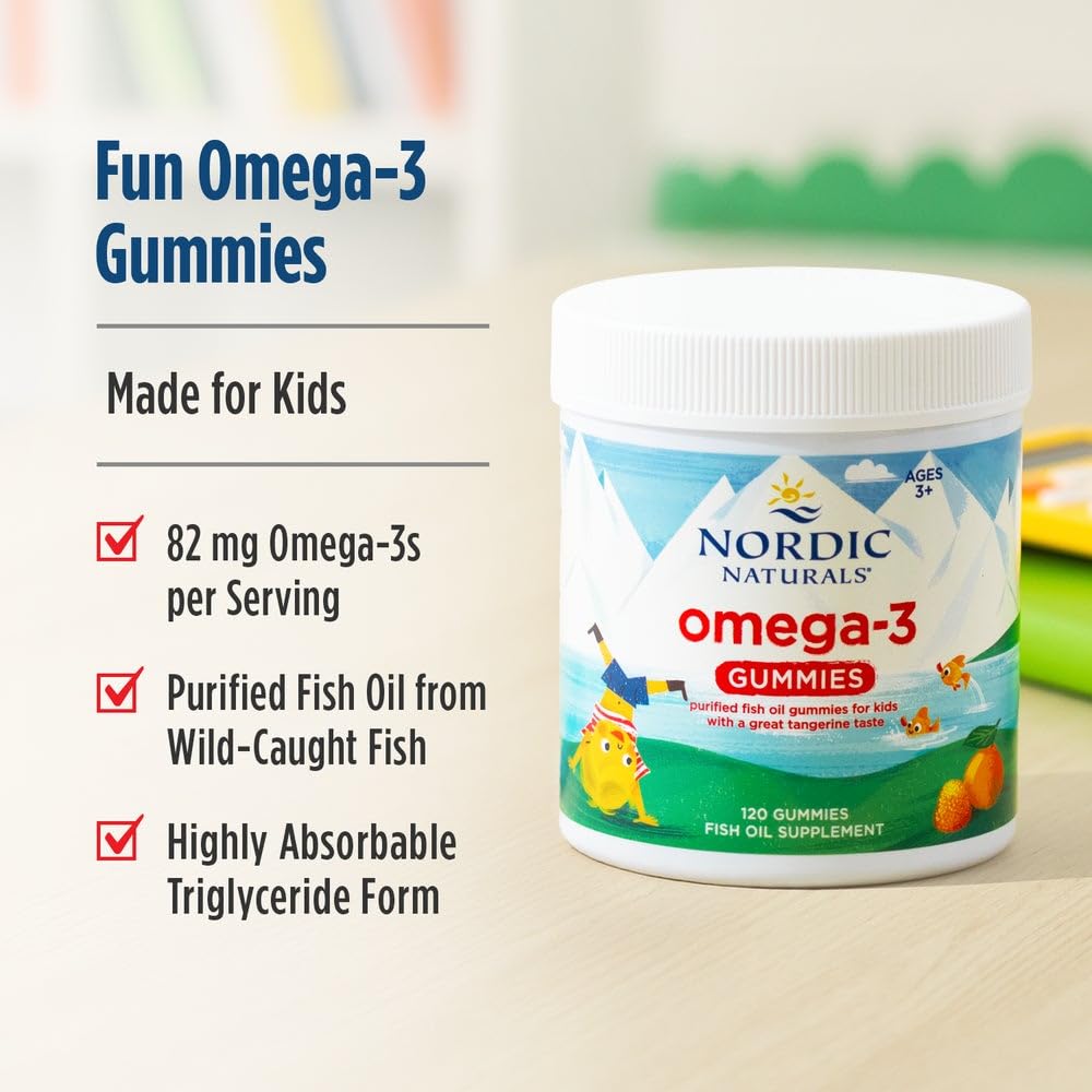 Nordic Naturals gomita en mano para comparar tamaño y dosificación visual