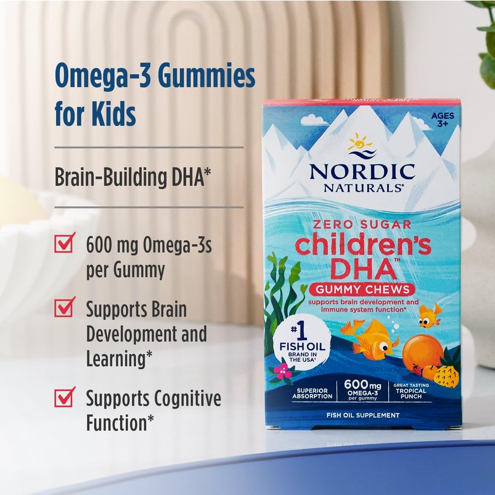 Manos sosteniendo paquete individual Nordic Naturals para llevar y conveniencia