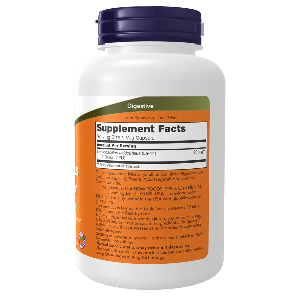 Detalle de una cápsula vegana NOW Foods Acidophilus abierta que muestra el contenido en polvo y la facilidad de ingestión