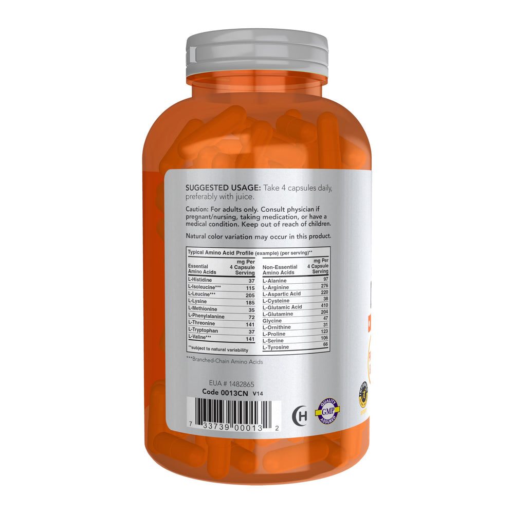 NOW Foods cápsulas en mano para apreciar tamaño y facilidad de ingestión