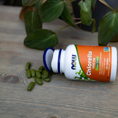 NOW Foods chlorella en contexto de desayuno saludable para apoyar dietas vegetales