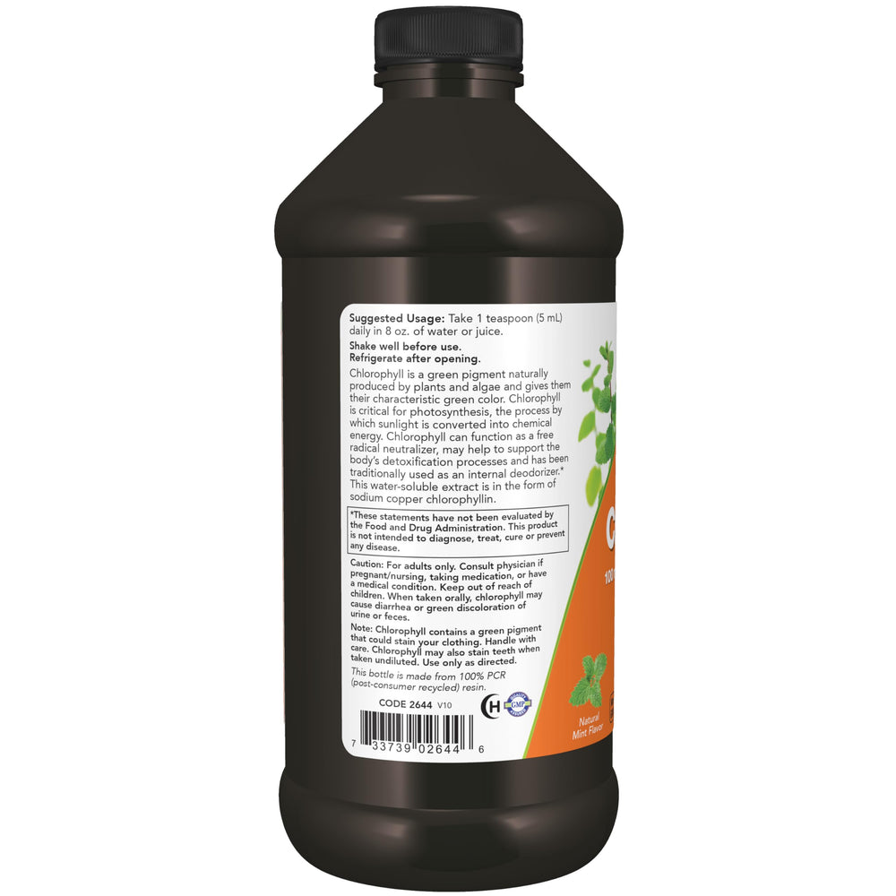 NOW Foods clorofila mezclada en vaso para beber y facilitar consumo