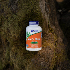 NOW Foods primer plano de cápsulas veganas destacando conveniencia