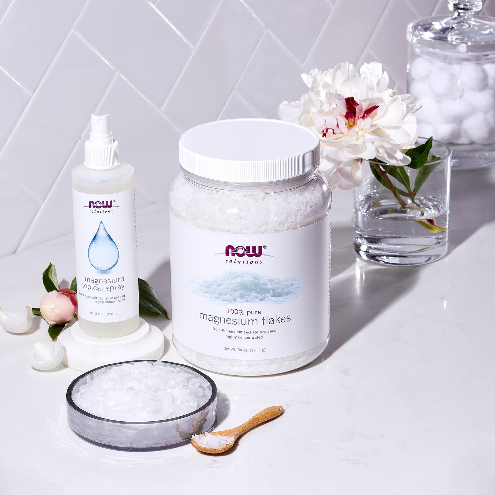 Comparación de tamaño del envase NOW Foods sobre balanza para valorar la cantidad