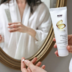 NOW Foods crema junto a objetos para comparar tamaño y duración estimada