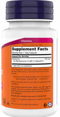 Cerca de cápsula vegetal Now Foods MK-7 destacando textura y formulación