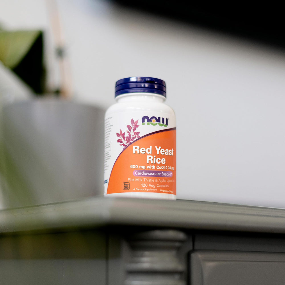 NOW Foods cápsulas con vaso para ilustrar modo de uso cotidiano