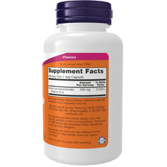 Cápsula vegana NOW Foods Niacinamide cercana mostrando su forma y textura