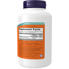 Detalle de la textura en polvo de NOW Foods Potassium Citrate mostrando fina disolución