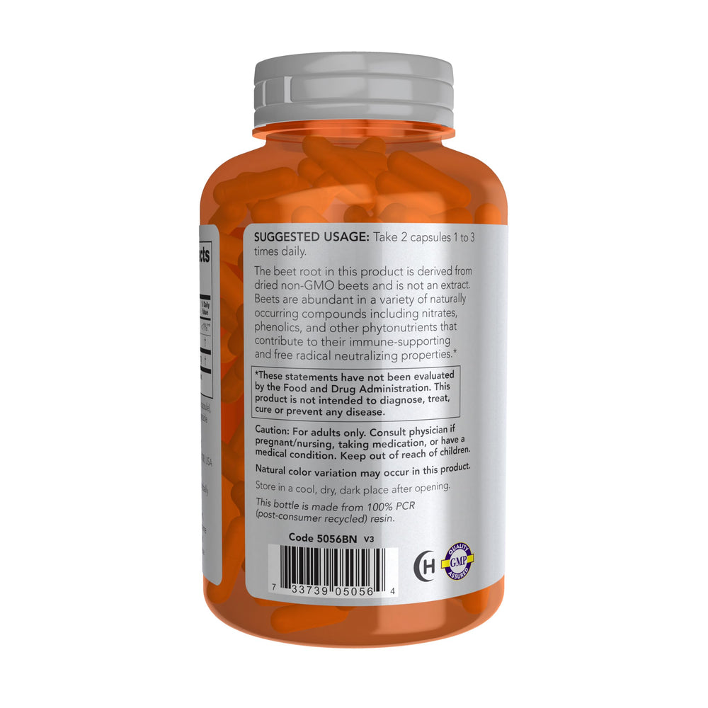 NOW Foods cápsula en mano para comparar tamaño y dosificación práctica