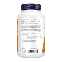NOW Foods tabletas en mano para mostrar dosis y facilidad