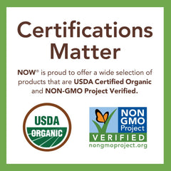 Now Foods stevia junto a cucharita para comparar tamaño y controlar la dosis
